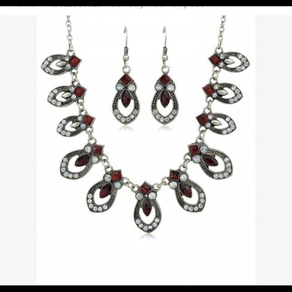 Necklace and earring set - Picture 1 of 5